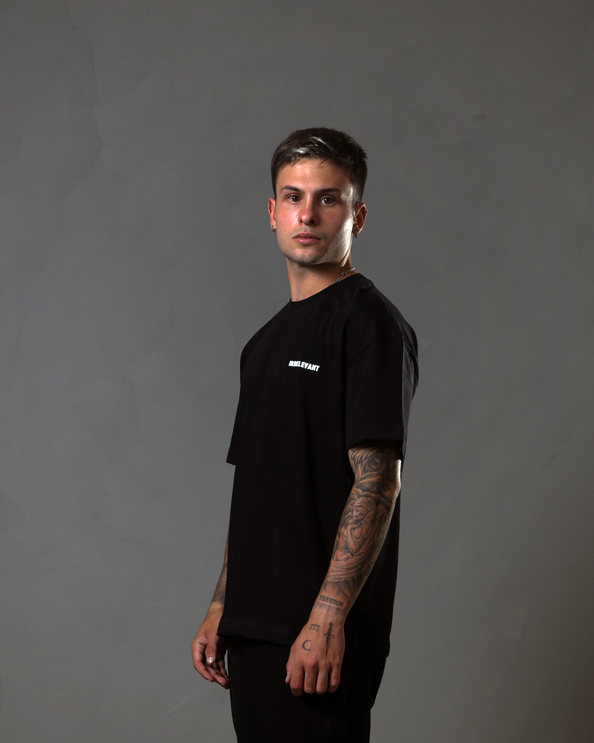 Basic irrelevant t-shirt